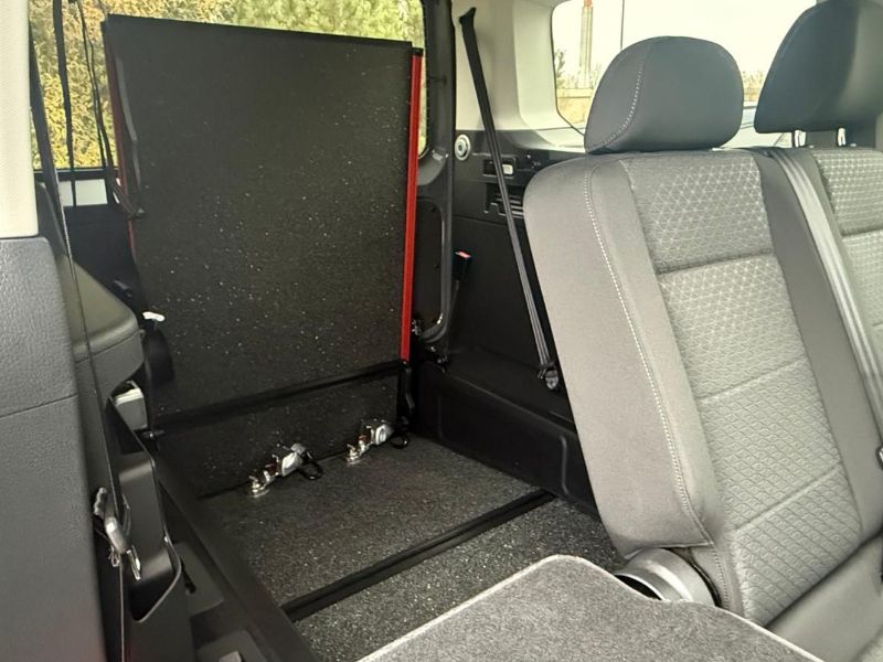 Ford Tourneo Connect Heckrampe von innen