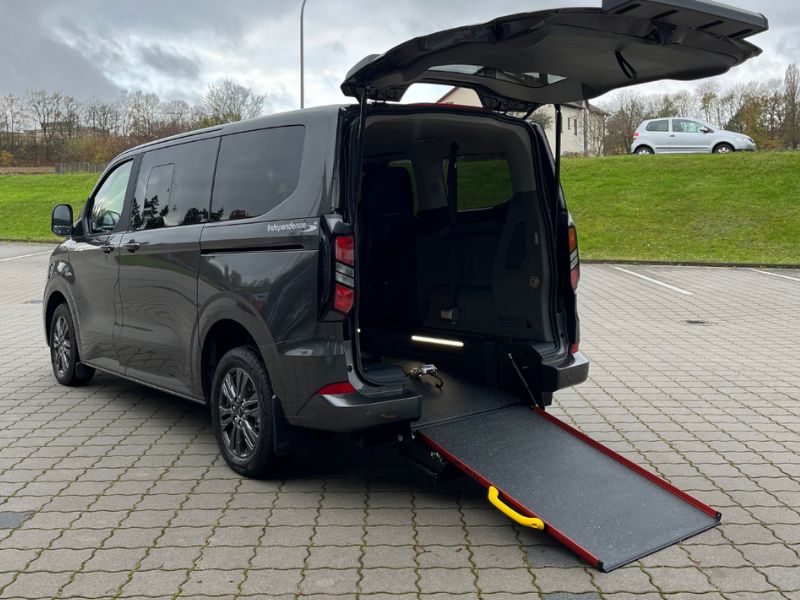 Ford Tourneo Custom mit Heckrampe