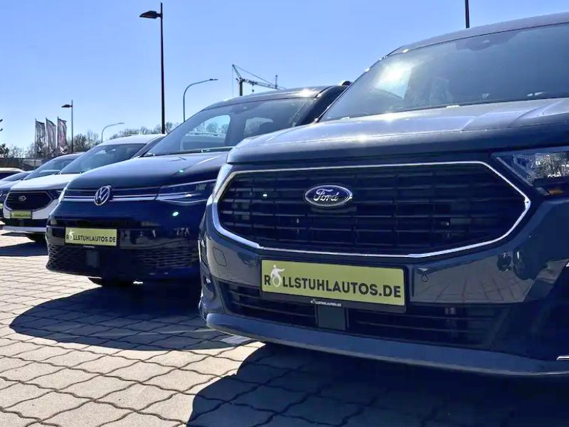 verschiedene Hersteller von Autos, die als rollstuhlgerechte Fahrzeuge umgebaut werden.