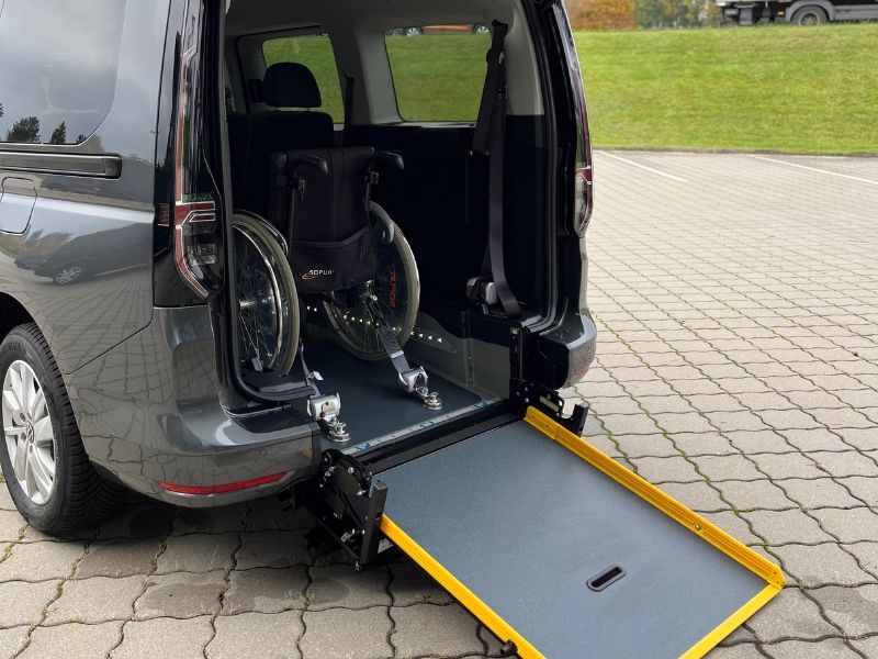 VW Caddy - Rückansicht mit Rampe